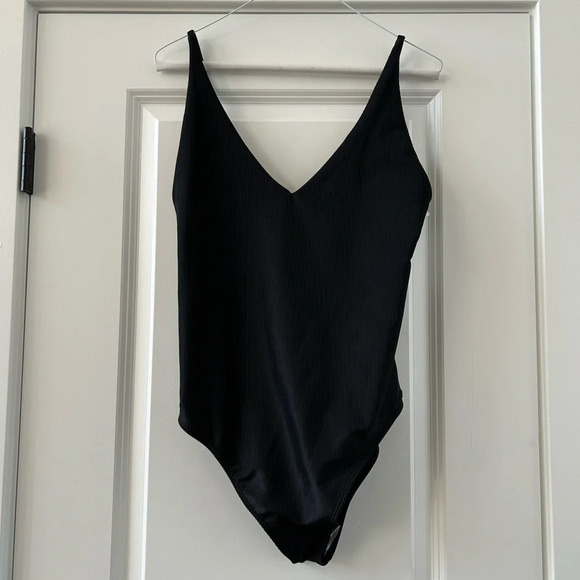 Beach Riot Reese Scoopback One-Piece Swimsuit - Picture 3 of 6